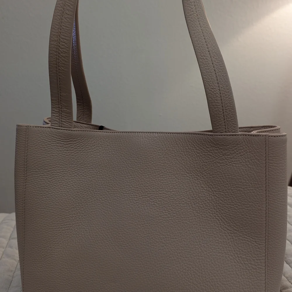 Valentino By Mario Valentino Rock Estelle Leather Tote Bag Pink - Picture 2 of 8